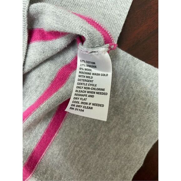 Crown & Ivy V-Neck Stripe Sweater Size Petite Medium - Picture 4 of 6